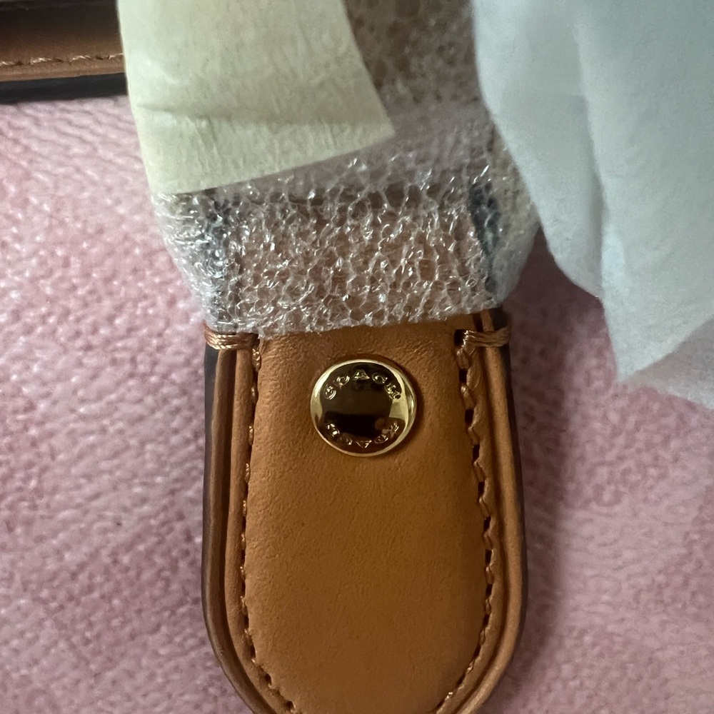 Coach medium Rowan in powder pink - Picture 11 of 12